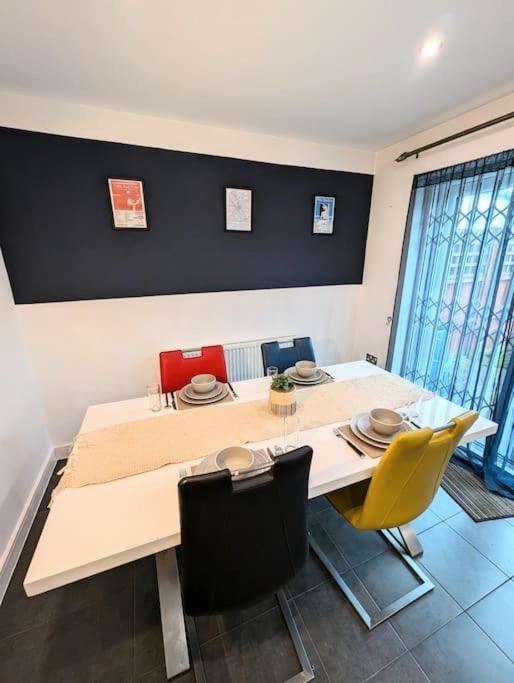 Villa Modern Townhouse Near Coop Live Etihad Mánchester Exterior foto